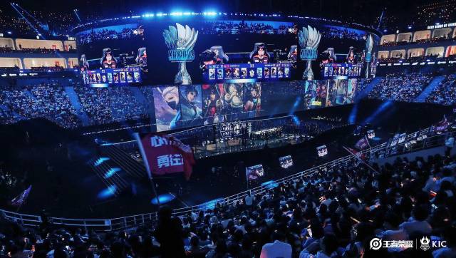 年评选中占 年评选中占