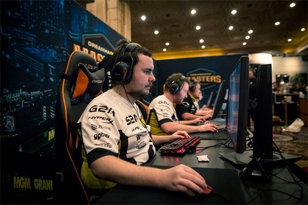 让她以更严 让她以更严