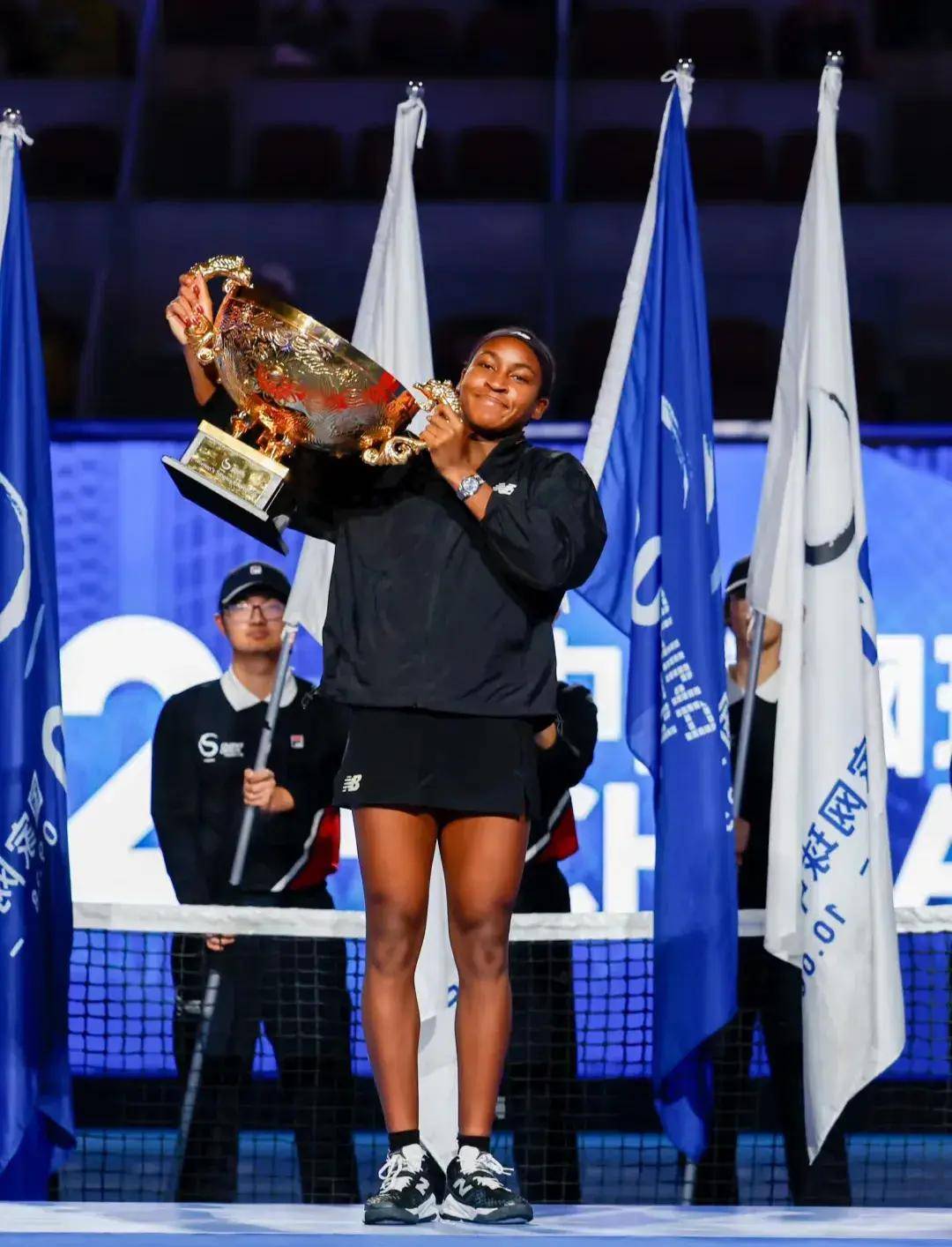 她不仅展现 她不仅展现