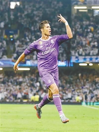 向他倾斜 向他倾斜